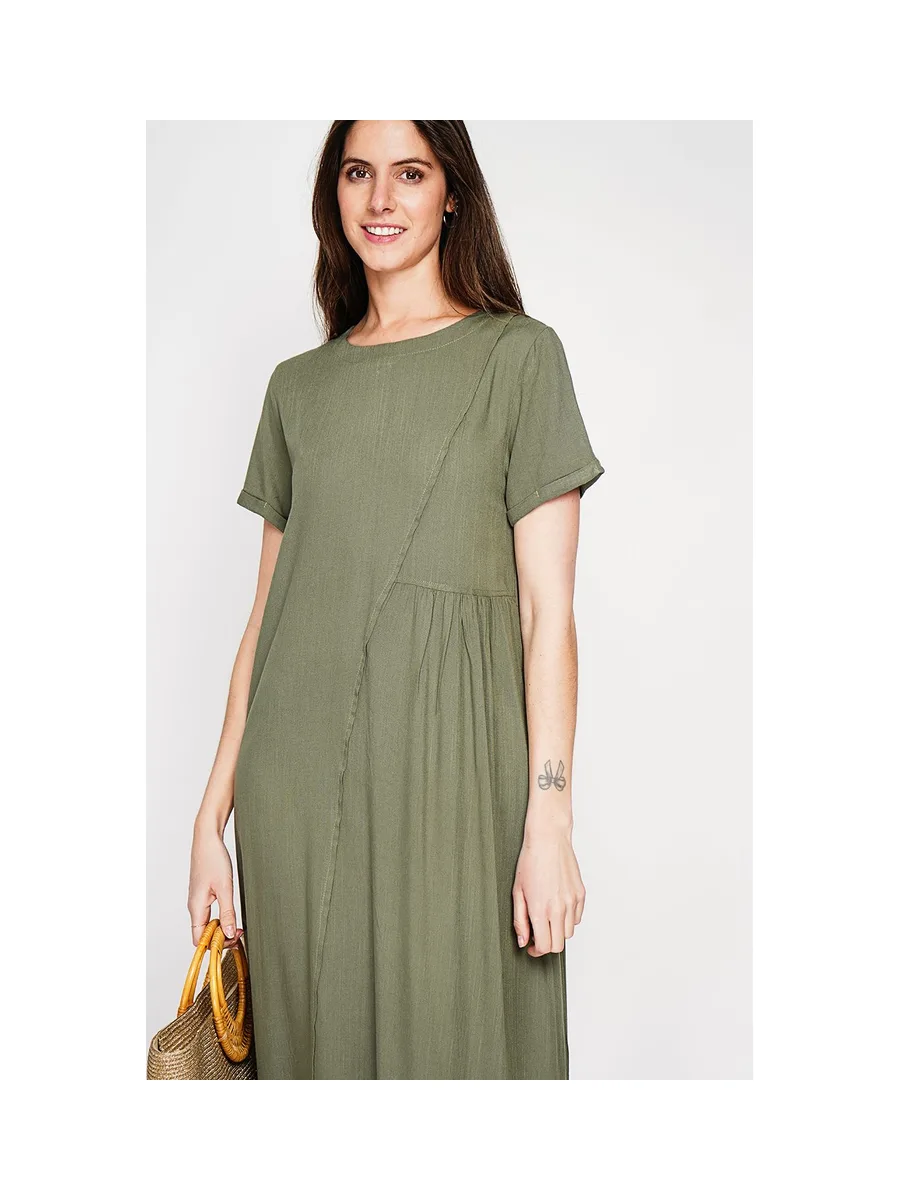 Robe découpe devant évasée à manches courtes 8