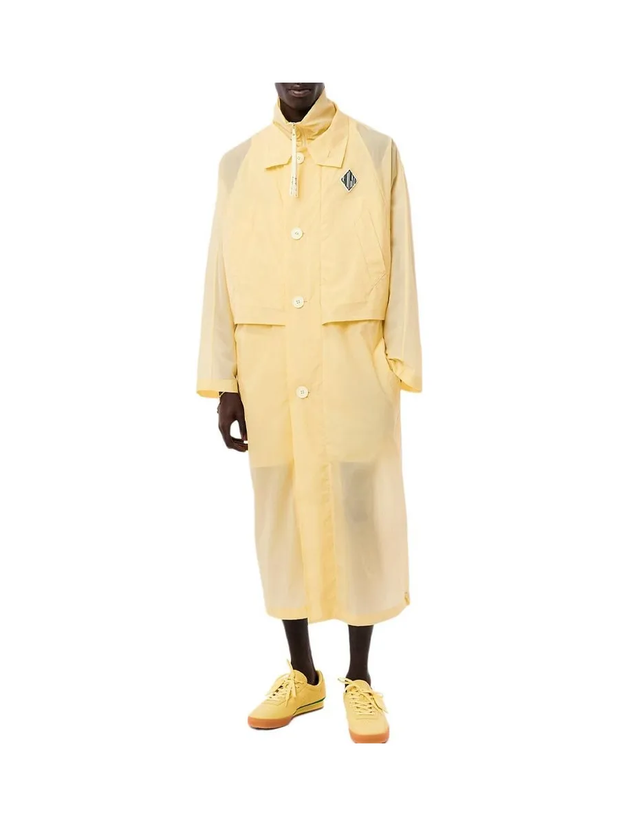 Parka longue transparente Jaune Homme LACOSTE défilé sur podium 2