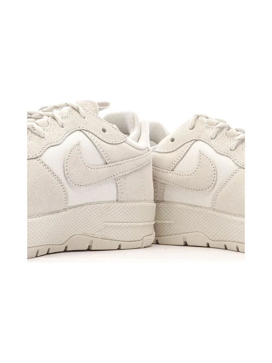Baskets Beiges/Blanches Femme Nike Air Force 1 Wild 7