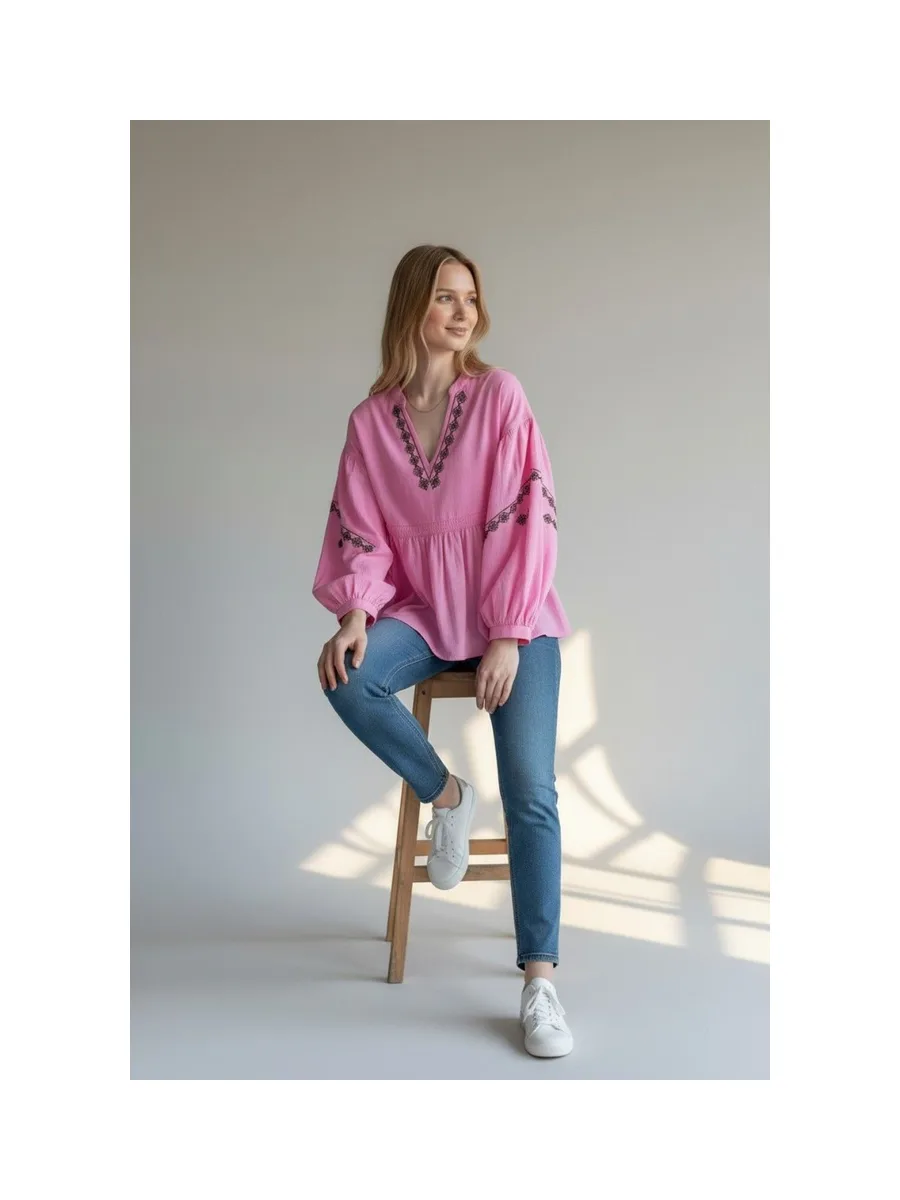 Blouse col tunisien en brodé à manches longues 11