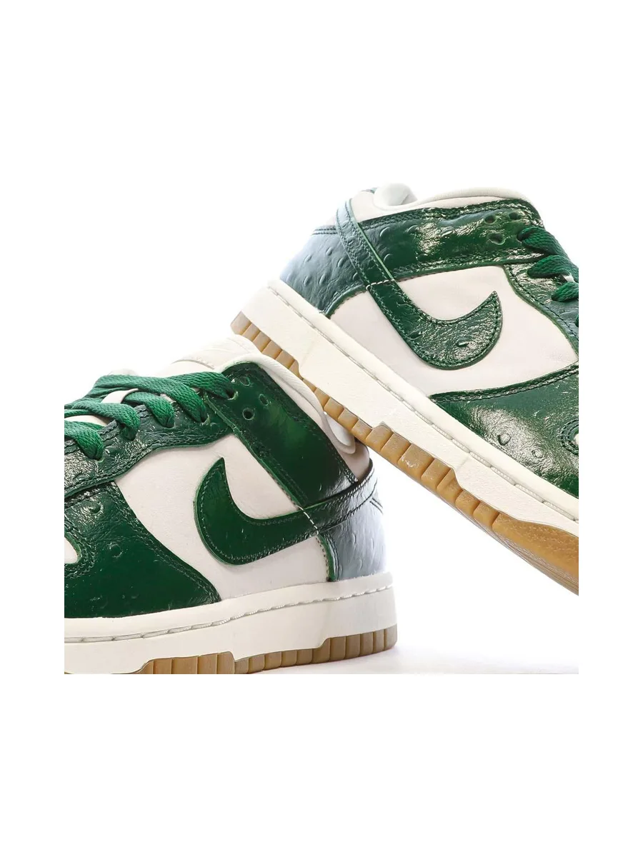 Baskets Blanches/Vertes Femme Nike Dunk Low 8