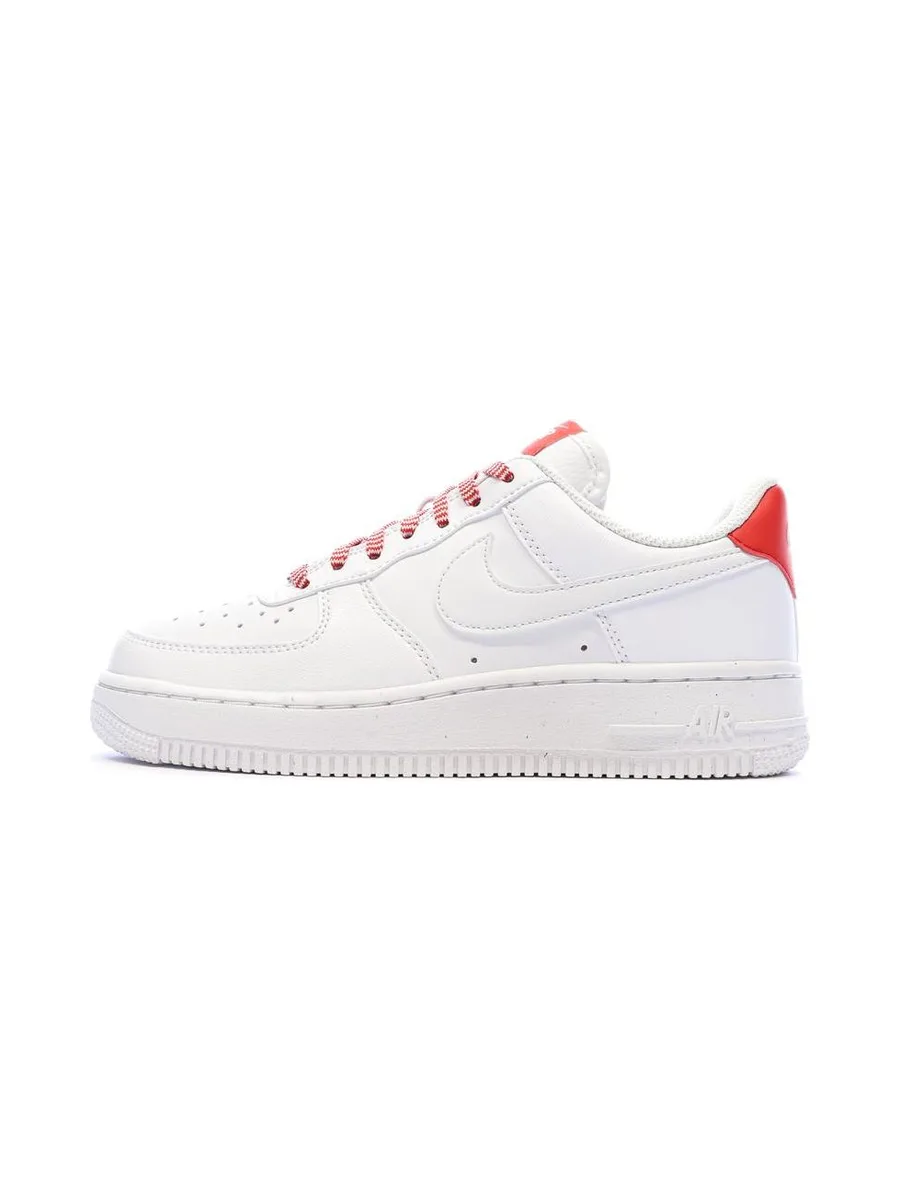 Baskets Blanches/Rouge Mixte Nike Air Force 1 07 2