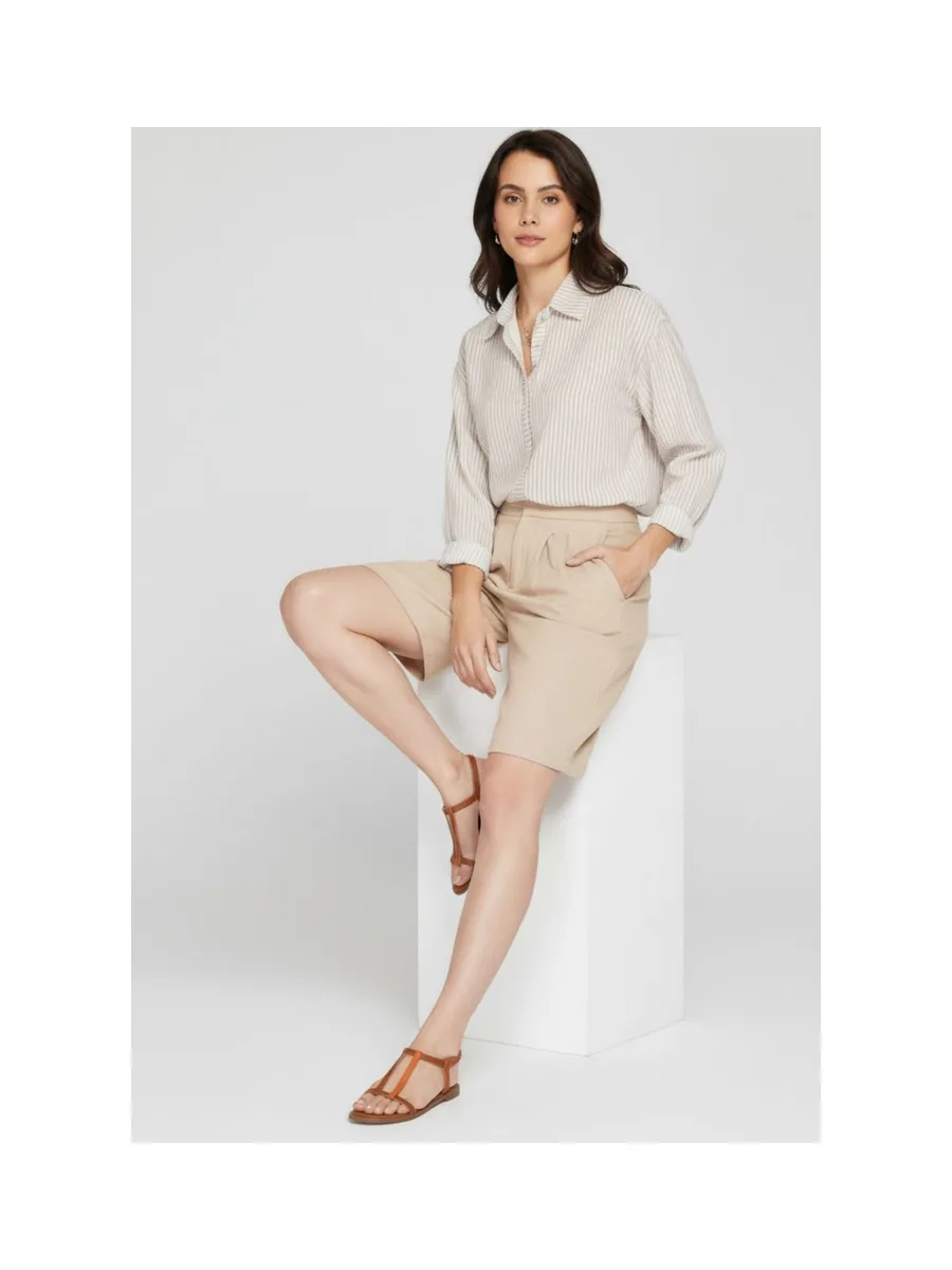 Bermuda taille haute , coupe droite avec poche latérale 8