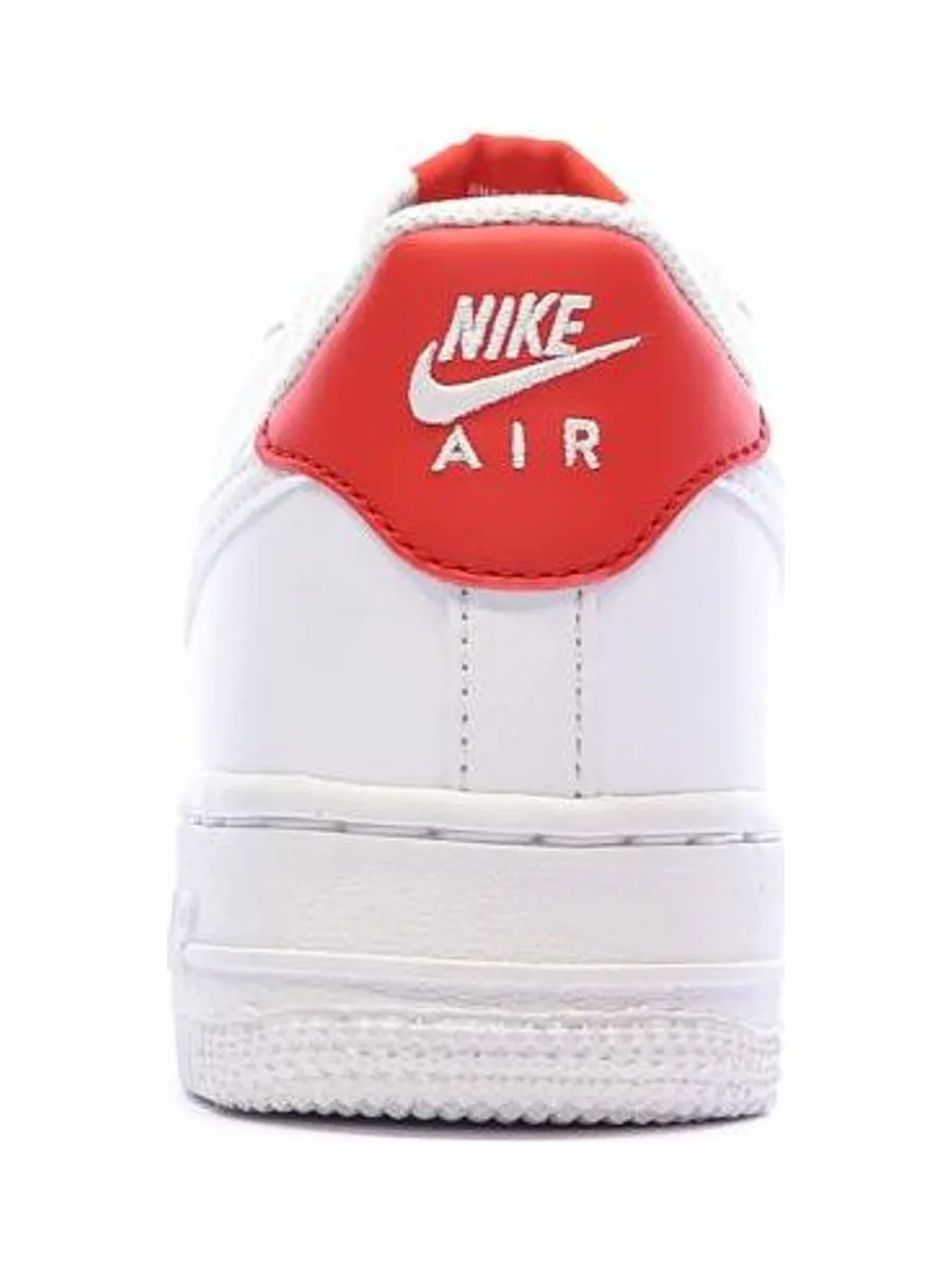 Baskets Blanches/Rouge Mixte Nike Air Force 1 07 4