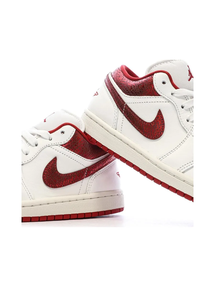 Baskets Blanc/Rouge Femme Nike Air Jordan 1 Low 8