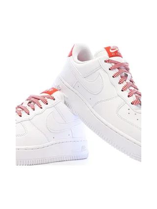 Baskets Blanches/Rouge Mixte Nike Air Force 1 07 7