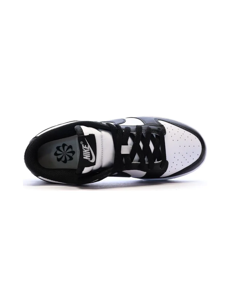 Dunk Low Baskets Blanches/Noires Femme Nike 4