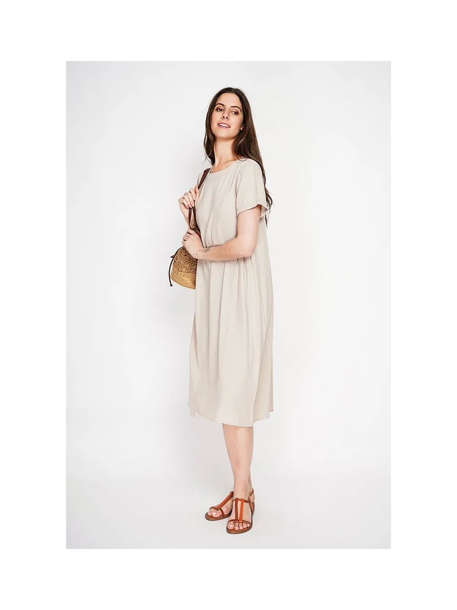 Robe découpe devant évasée à manches courtes 9