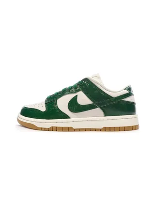 Baskets Blanches/Vertes Femme Nike Dunk Low 1