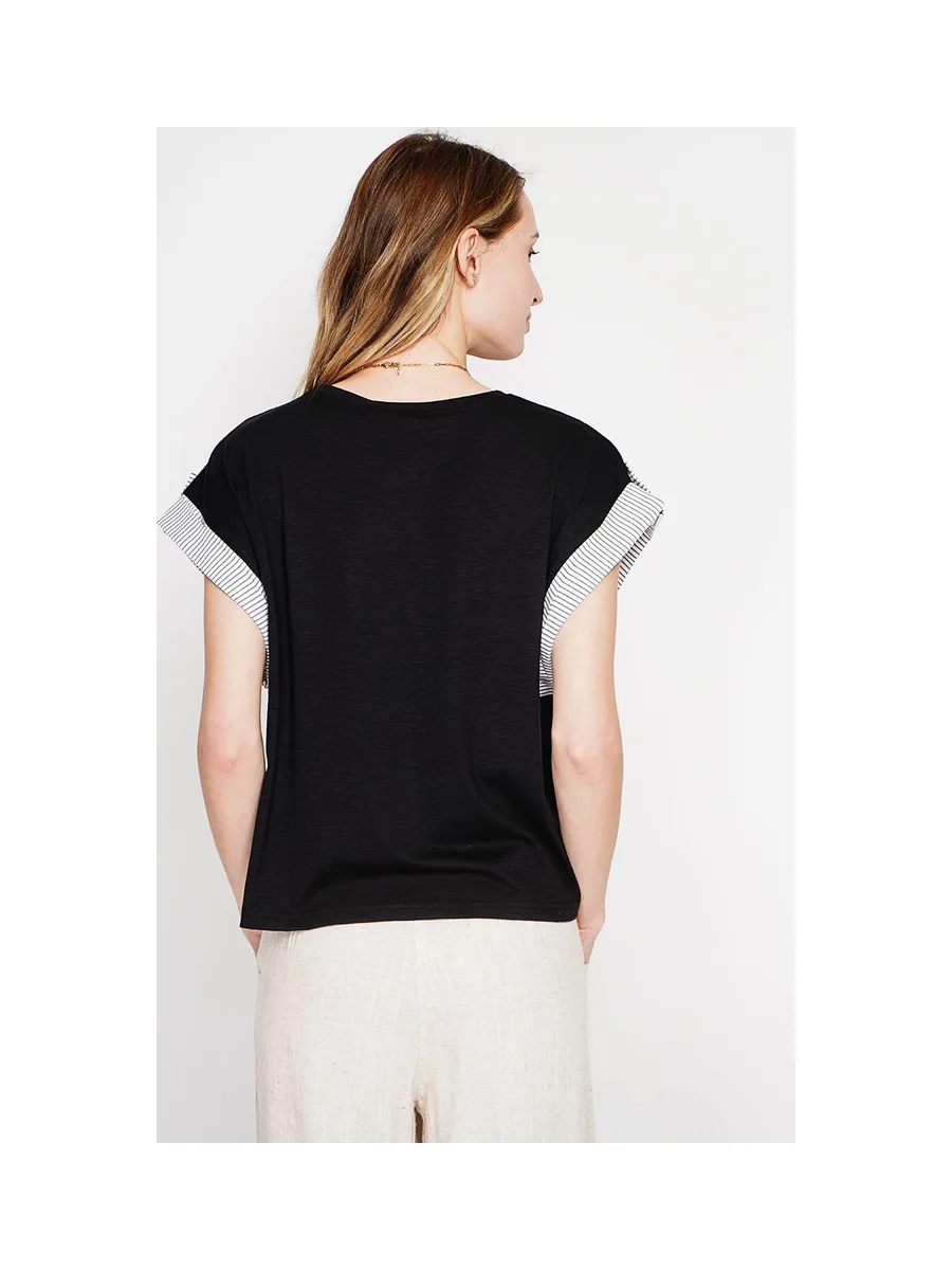 T-shirt col rond coupe oversize manches court avec patte boutons 23
