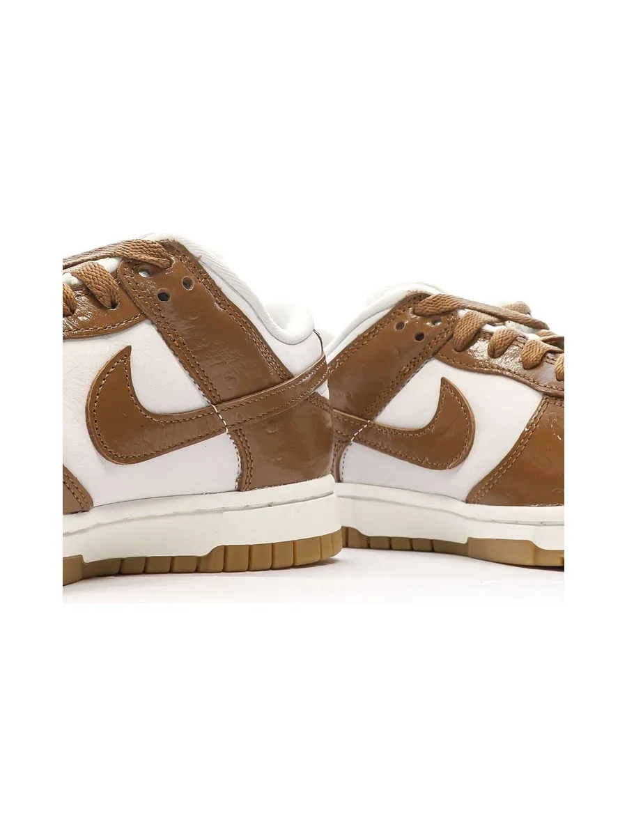 Baskets Blanches/Marrons Femme Nike Dunk Low 8
